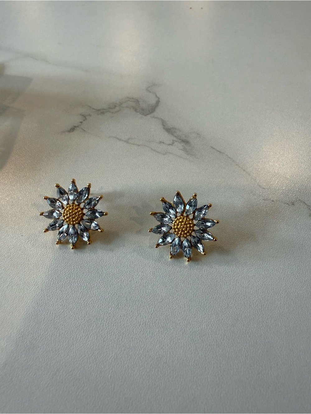 Flower earrings brand new